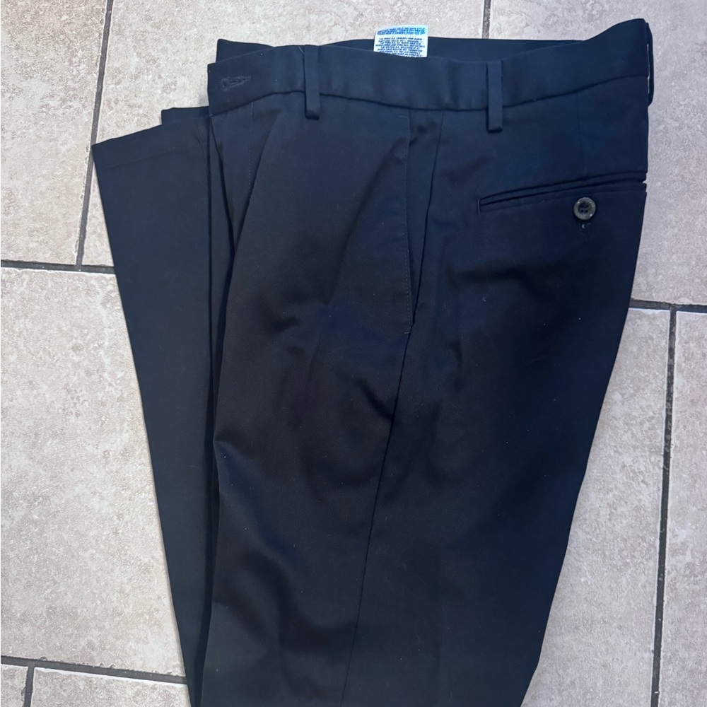 Mens black Docker dress pants. Size 28-32 slim